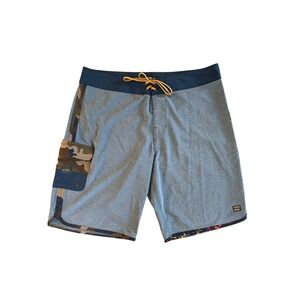 Billabong Recycler 73 Pro Mens Board Shorts Size 33 Gray Camo Blue Swim Trunks